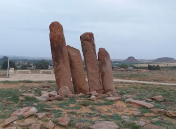 saudi-arabia/sakakah/attraction/rajajil-columns