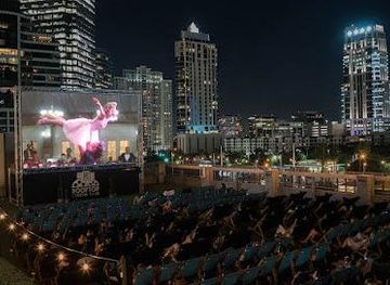 texas/houston/attraction/rooftop-cinema-club-uptown