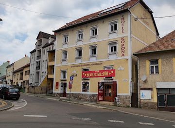 hungary/eger/attraction/beatles-museum