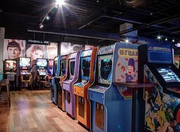 kentucky/fort-thomas/attraction/16-bit-bar-arcade