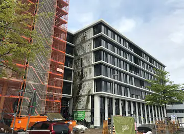 Grünfassade am Tower