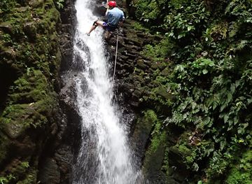 costa-rica/monteverde/attraction/canyoning-monteverde