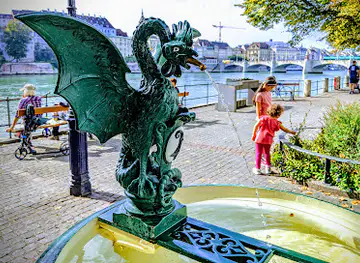 Basiliskenbrunnen am Rhein beim Referenzgässlein