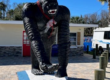 florida/crystal-river/attraction/gorilla-road-side-attraction