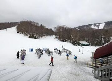 iowa/burlington/attraction/smugglers-notch-base-lodge