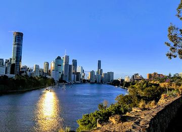 australia/brisbane/kangaroo-point/attraction/raymond-park