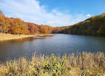 indiana/brown-county-state-park/attraction/ogle-lake-trail-7