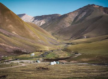 kyrgyzstan/tian-shan-mountains/attraction/suusamyr-valley