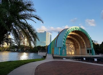 florida/orlando/attraction/lake-eola-park