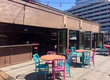 texas/sugar-land/attraction/darwin-s-pub