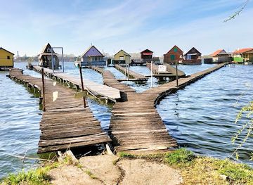 hungary/central-transdanubia/attraction/bokodi-floating-village