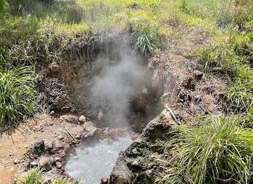 dominica/castle-bruce/attraction/sulfur-springs