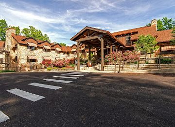 tennessee/cumberland-plateau/attraction/cumberland-falls-state-resort-park