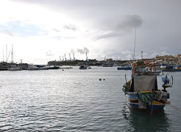 malta/marsaxlokk-fishing-village/attraction/fisherman