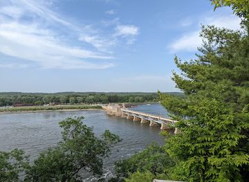 illinois/northern-illinois/attraction/lover-s-leap-overlook
