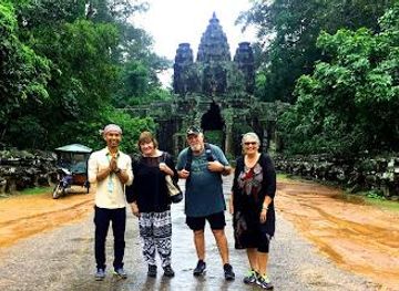 cambodia/siem-reap/attraction/peacock-asia-tours