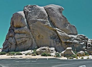 california/joshua-tree/attraction/intersection-rock