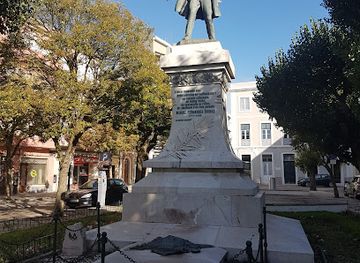portugal/figueira-da-foz/attraction/estatua-e-tumulo-de-manuel-fernandes-thomaz