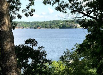 missouri/lake-of-the-ozarks/attraction/zippy-s-ziplines