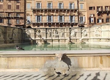 italy/siena/attraction/loggia-della-mercanzia
