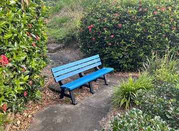 australia/airlie-beach/attraction/blue-bench
