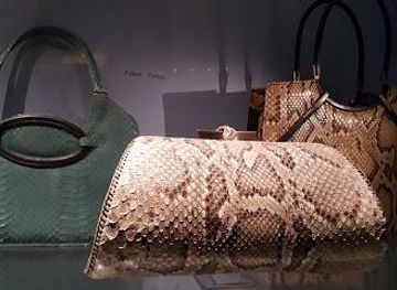 netherlands/volendam/attraction/museum-of-bags-and-purses