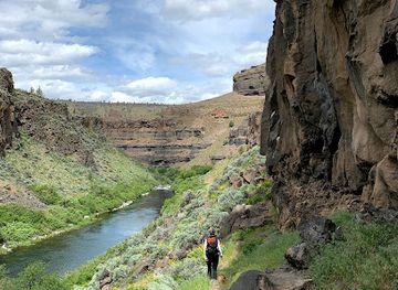 oregon/smith-rock-state-park/attraction/scout-camp-trailhead