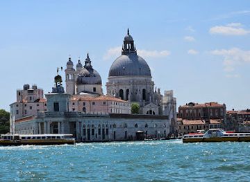 italy/venice-lido/attraction/punta-della-dogana-pinault-collection