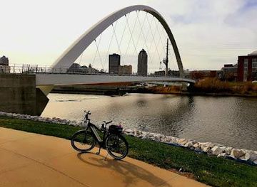 iowa/des-moines/attraction/rotary-riverwalk-park