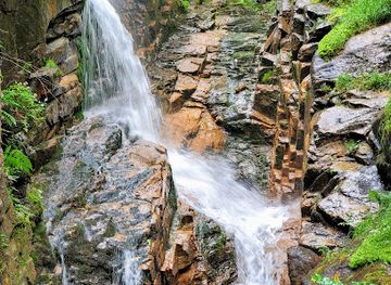 new-hampshire/franconia-notch-state-park/attraction/avalanche-falls