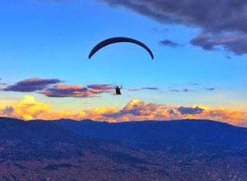colombia/medellin/attraction/parapente-bluesky