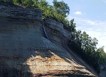 michigan/pictured-rocks-national-lakeshore/attraction/bridalveil-falls