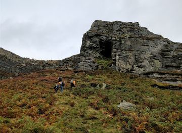 ireland/mourne-mountains/attraction/cove-cave