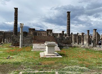 italy/pompeii/amphitheatre-of-pompeii/attraction/porta-vesuvio