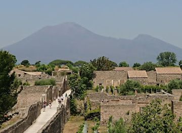 italy/pompeii/amphitheatre-of-pompeii/attraction/garden-of-the-fugitives