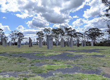 australia/central-highlands/attraction/australian-standing-stones