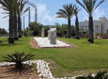 israel/caesarea/caesarea-port/attraction/quarry-park