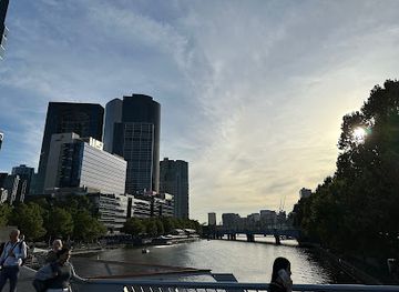australia/melbourne/southbank/attraction/below-bridge-lookout