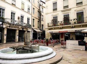 france/nimes/attraction/pl-du-marche