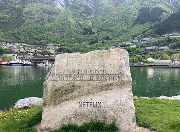 norway/trolltunga/attraction/netflix-steinen