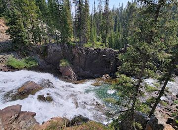 montana/beartooth-highway/attraction/clarks-fork-picnic-area