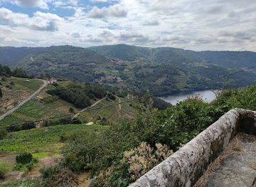 spain/galicia/attraction/igrexa-de-santa-maria-de-nogueira-de-mino