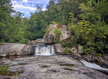 north-carolina/pisgah-national-forest/attraction/huntfish-falls