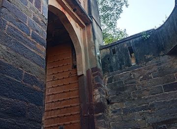 india/ranthambore/attraction/naulakha-pol