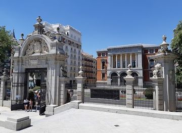 spain/madrid/retiro/attraction/puerta-de-felipe-iv
