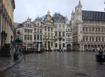 belgium/brussels-capital-region/attraction/love-hate-mia-florentine-weiss