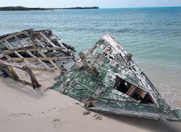 turks-and-caicos-islands/providenciales/attraction/bonefish-shipwreck