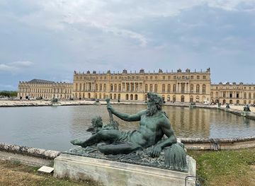 france/versailles/versailles-city-centre/attraction/bassin-de-la-pyramide