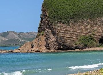 new-caledonia/la-foa/attraction/plage-de-la-roche-percee