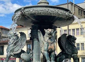 portugal/guimaraes/attraction/fonte-dos-leoes